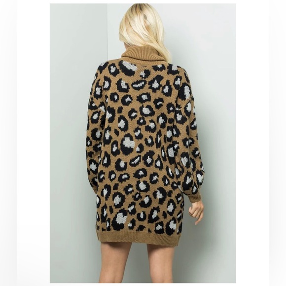 Mint Julep Boutique Oversized Turtleneck Leopard Sweater Dress Size Small - Picture 2 of 9